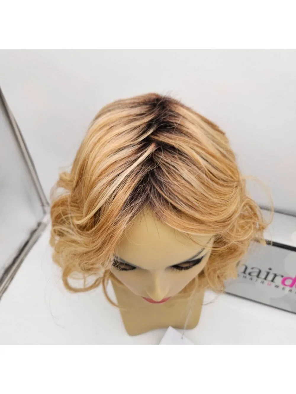 Hairdo Wig Courtside Waves Rooted Ginger Blonde/Med Gold Blonde SS25 Average NWT